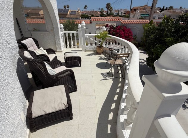 Resale - Villa * - Torrevieja *