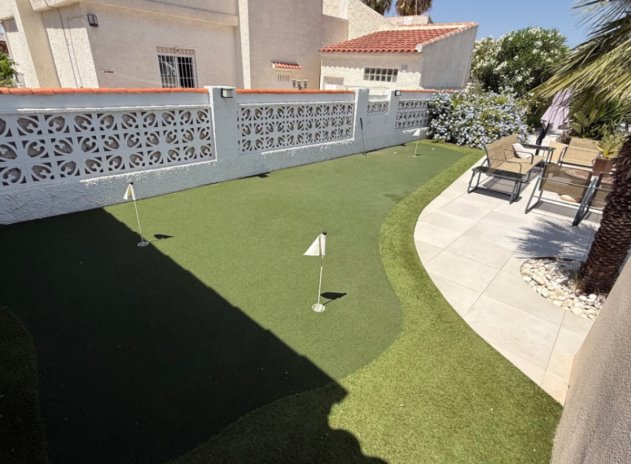 Resale - Villa * - Torrevieja *