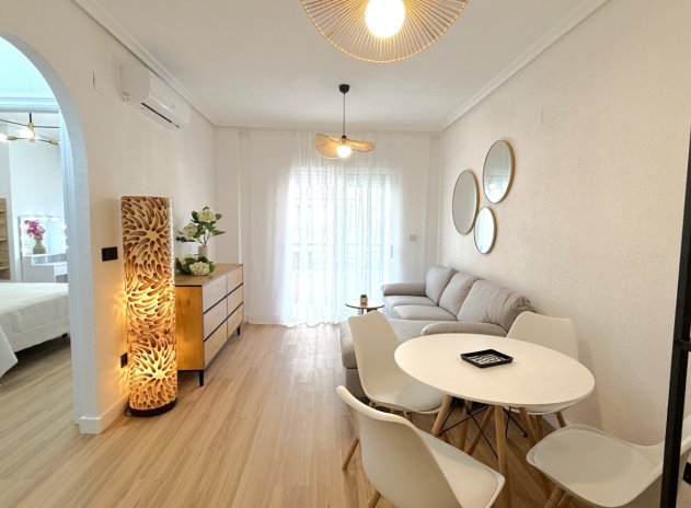 Resale - Apartment / Flat * - Torrevieja *
