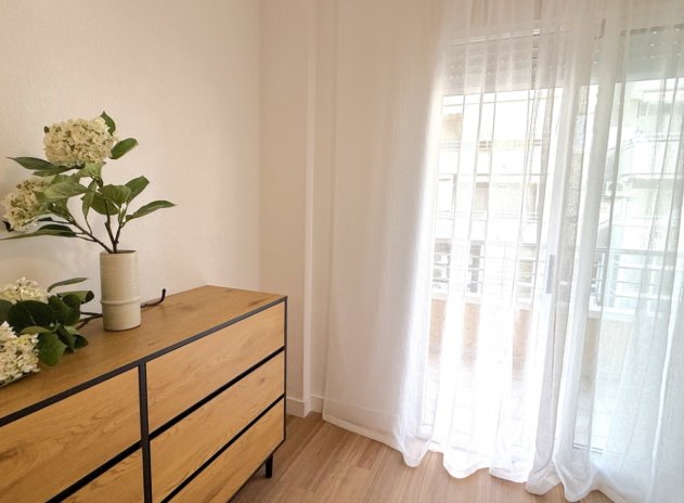 Resale - Apartment / Flat * - Torrevieja *
