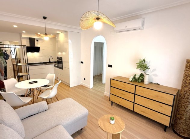 Resale - Apartment / Flat * - Torrevieja *
