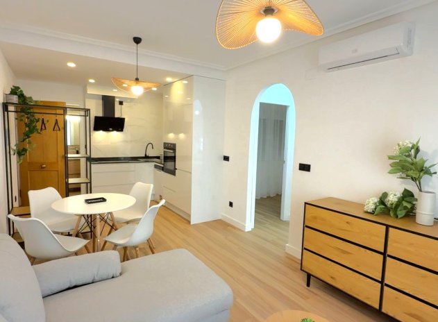 Resale - Apartment / Flat * - Torrevieja *