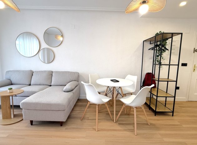 Resale - Apartment / Flat * - Torrevieja *
