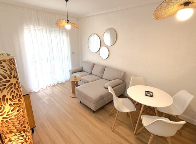 Resale - Apartment / Flat * - Torrevieja *