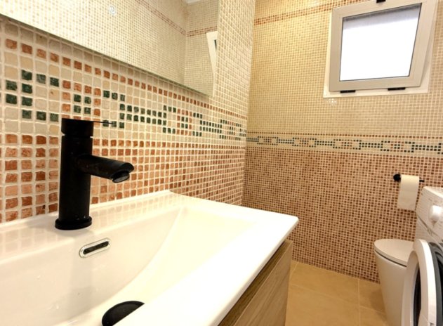 Resale - Apartment / Flat * - Torrevieja *