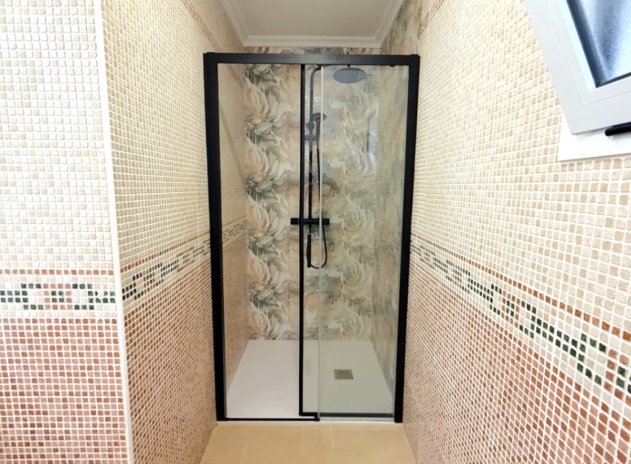 Resale - Apartment / Flat * - Torrevieja *