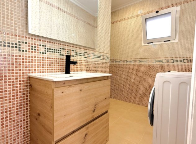 Resale - Apartment / Flat * - Torrevieja *