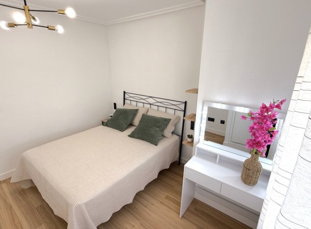 Resale - Apartment / Flat * - Torrevieja *