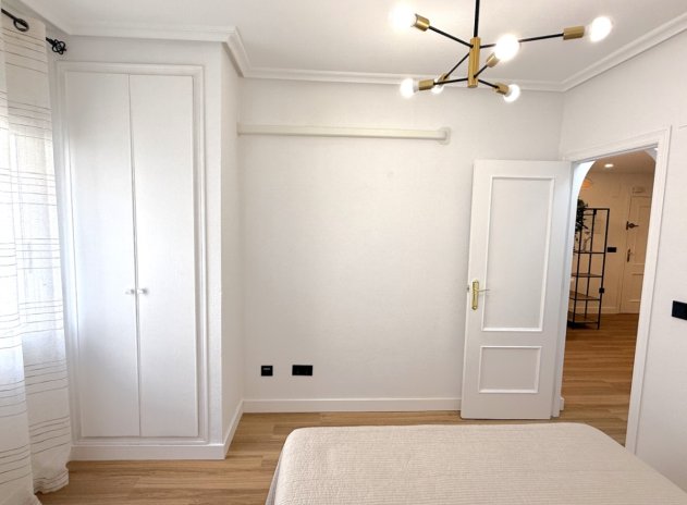 Resale - Apartment / Flat * - Torrevieja *