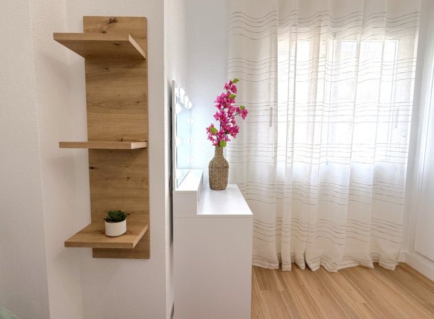 Resale - Apartment / Flat * - Torrevieja *