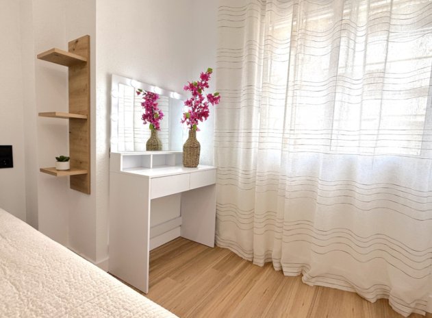 Resale - Apartment / Flat * - Torrevieja *