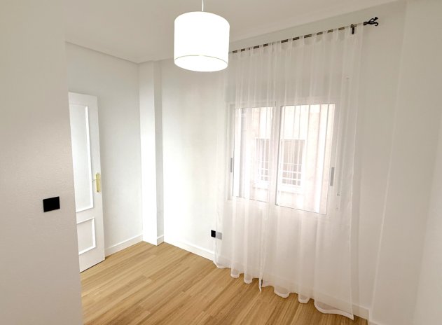 Resale - Apartment / Flat * - Torrevieja *