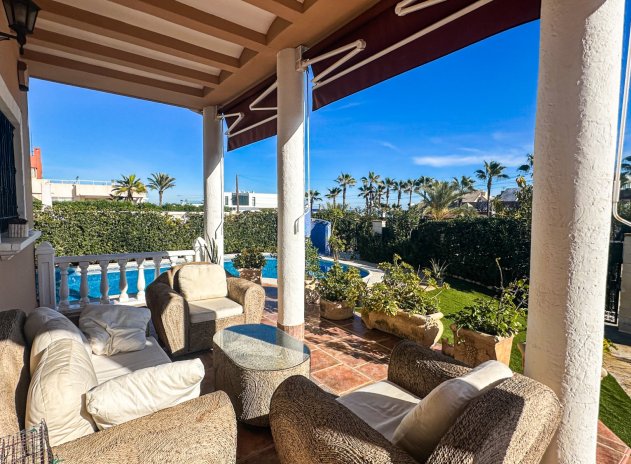 Resale - Villa * - La Mata *