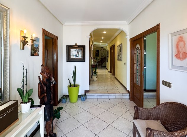 Resale - Villa * - La Mata *