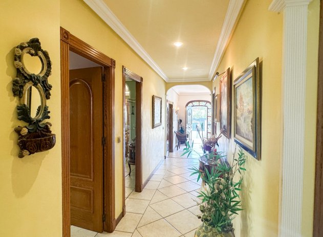 Resale - Villa * - La Mata *