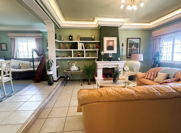 Resale - Villa * - La Mata *