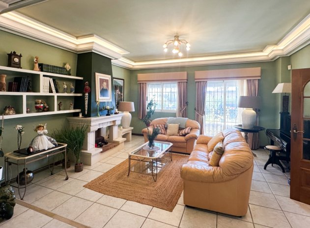 Resale - Villa * - La Mata *