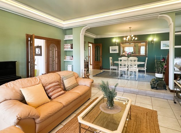 Resale - Villa * - La Mata *