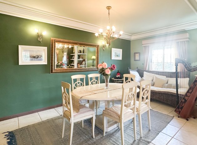 Resale - Villa * - La Mata *