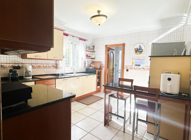 Resale - Villa * - La Mata *
