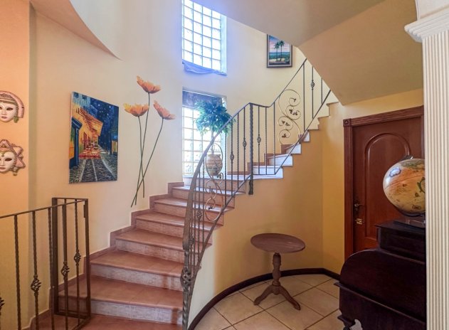 Resale - Villa * - La Mata *