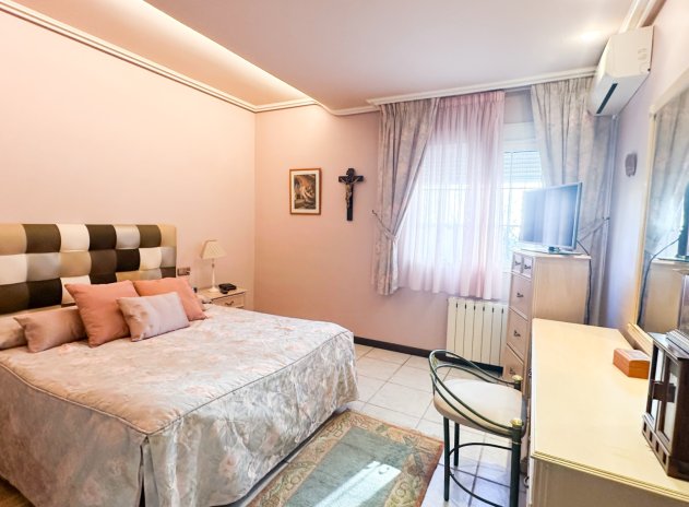 Resale - Villa * - La Mata *