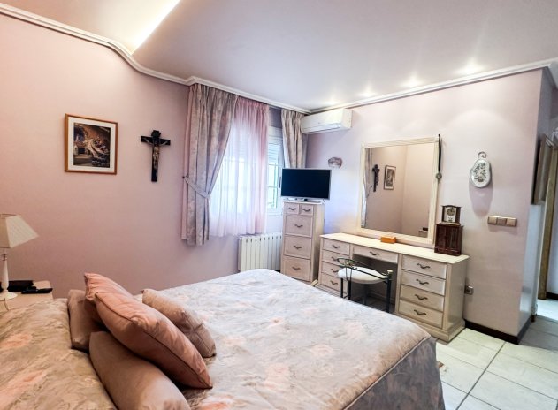 Resale - Villa * - La Mata *