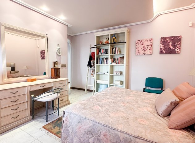Resale - Villa * - La Mata *