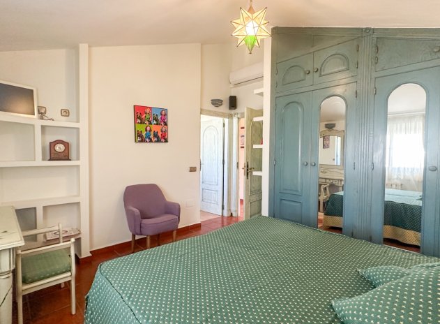 Resale - Villa * - La Mata *