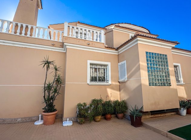 Resale - Villa * - La Mata *