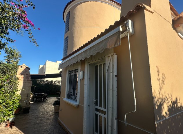 Resale - Villa * - La Mata *