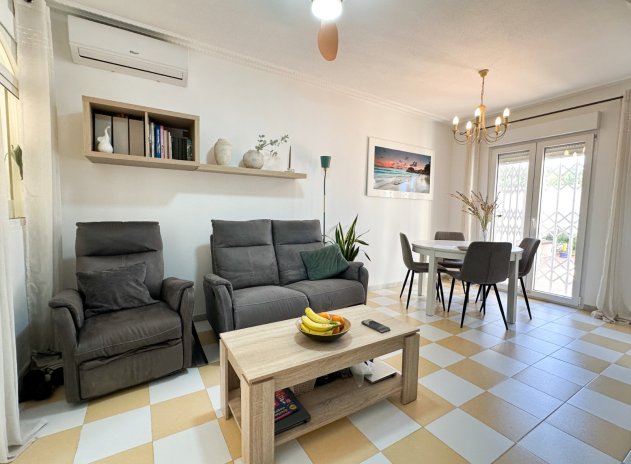 Herverkoop - Villa - Torrevieja - Aguas Nuevas