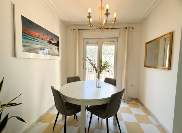 Herverkoop - Villa - Torrevieja - Aguas Nuevas