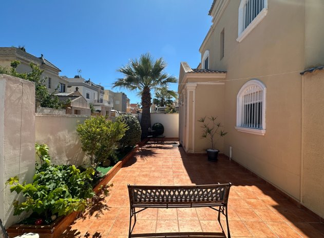 Herverkoop - Villa - Torrevieja - Aguas Nuevas
