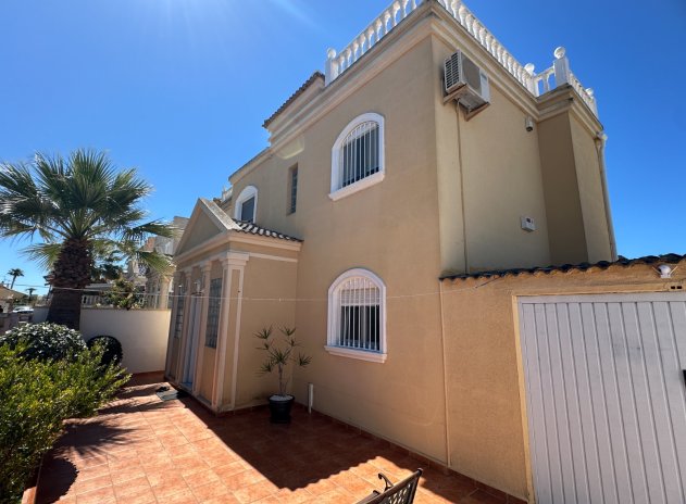 Herverkoop - Villa - Torrevieja - Aguas Nuevas