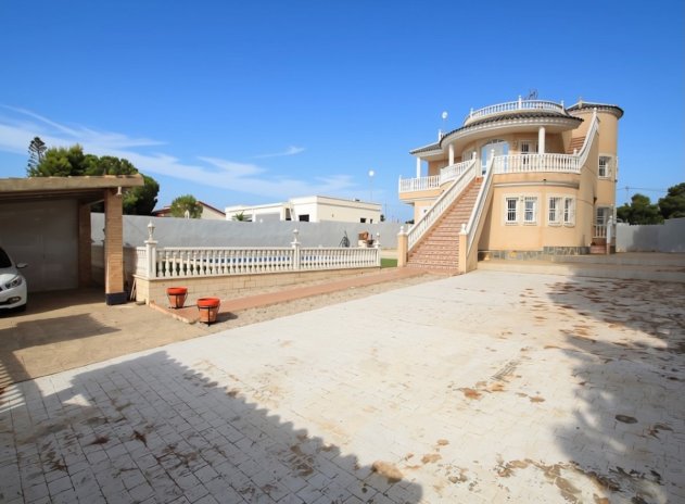 Resale - Villa * - Campoamor *