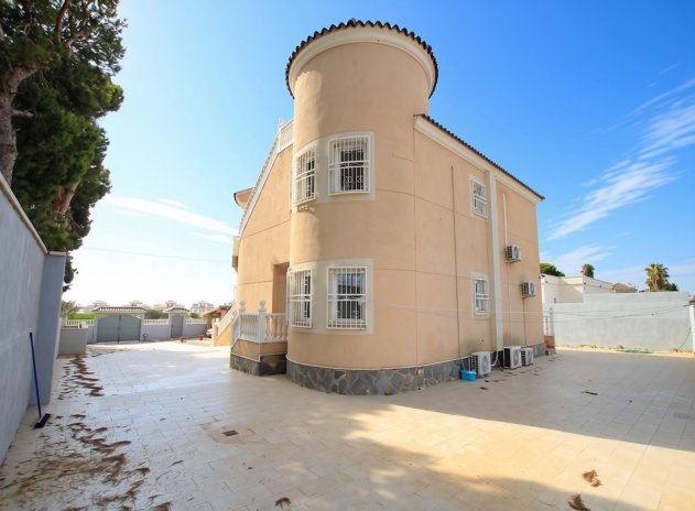 Resale - Villa * - Campoamor *