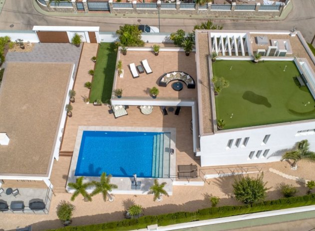 Resale - Villa * - Pinar de Campoverde