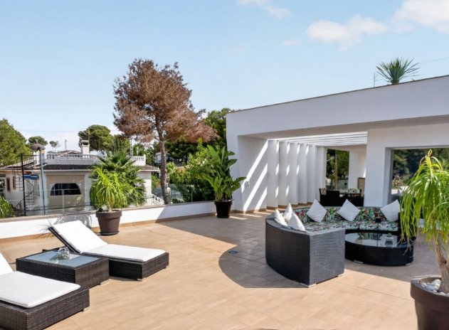 Resale - Villa * - Pinar de Campoverde