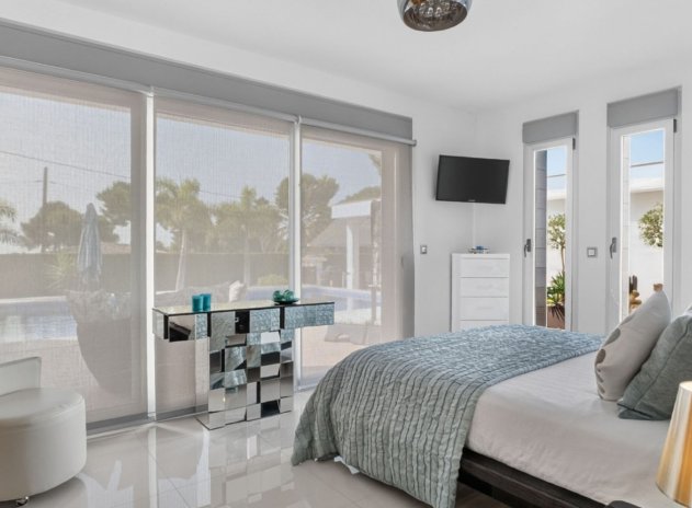 Resale - Villa * - Pinar de Campoverde