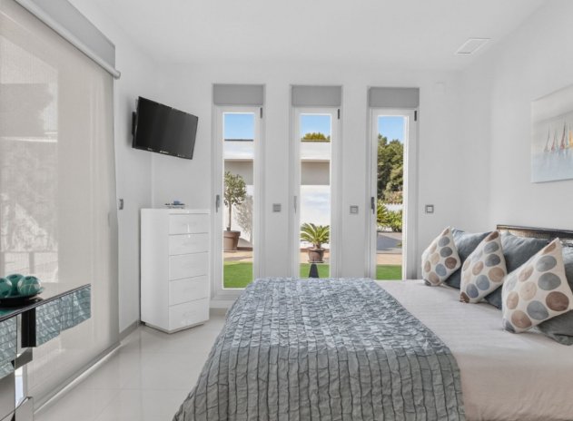 Resale - Villa * - Pinar de Campoverde