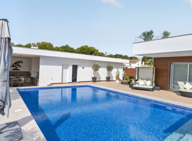 Resale - Villa * - Pinar de Campoverde