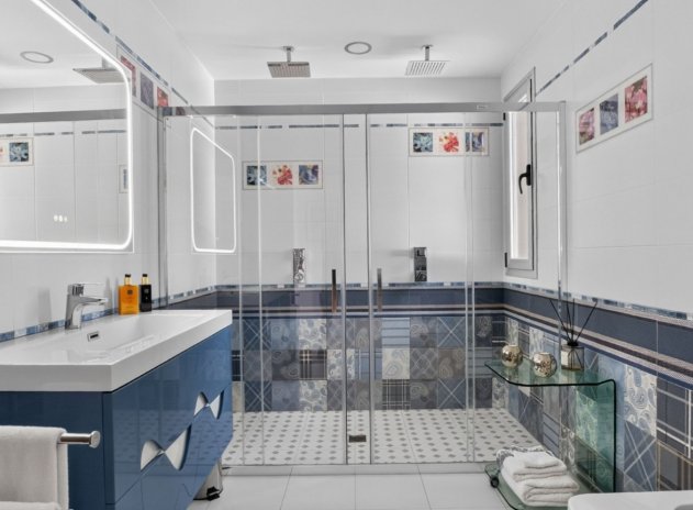 Resale - Villa * - Pinar de Campoverde