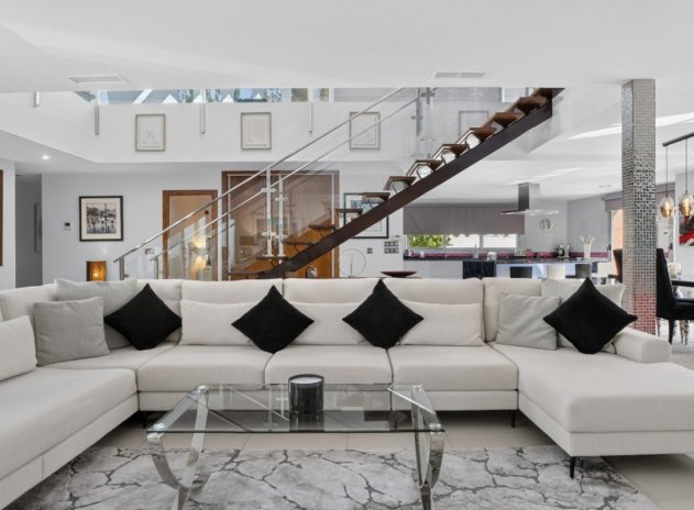Resale - Villa * - Pinar de Campoverde