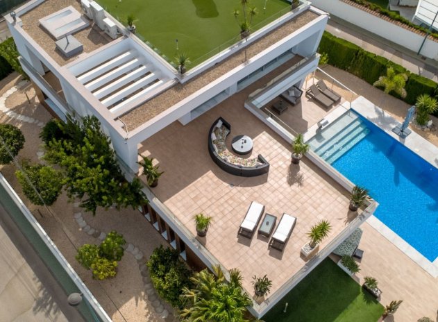 Resale - Villa * - Pinar de Campoverde