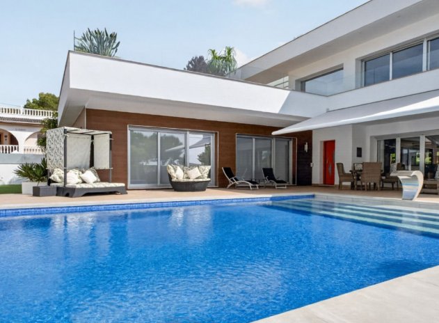 Resale - Villa * - Pinar de Campoverde