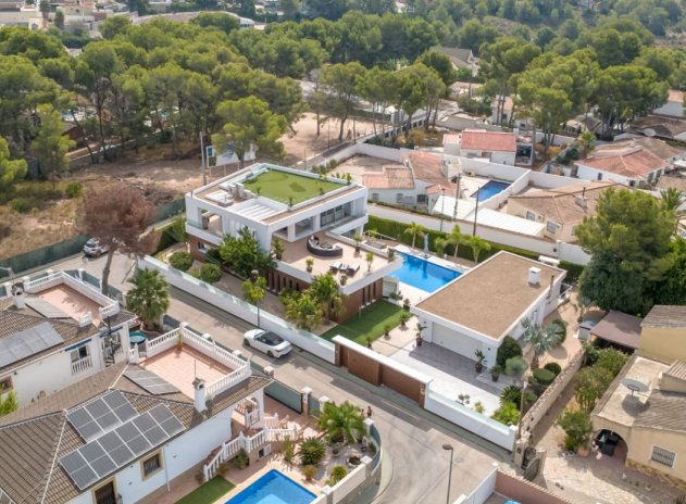 Resale - Villa * - Pinar de Campoverde