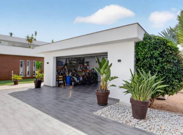 Resale - Villa * - Pinar de Campoverde
