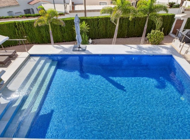 Resale - Villa * - Pinar de Campoverde