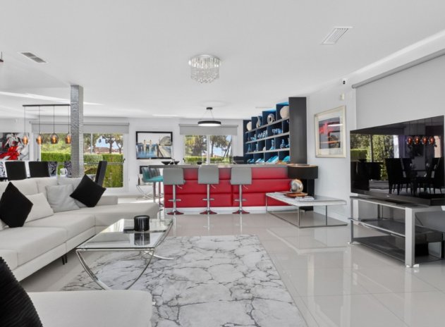 Resale - Villa * - Pinar de Campoverde